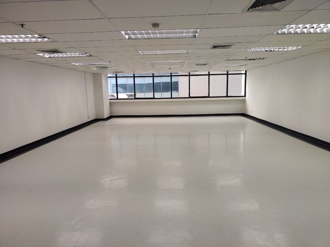 Phayathai Plaza (พญาไท พลาซ่า) ขนาด 136 ตรม ใกล้ทางหนีไฟ